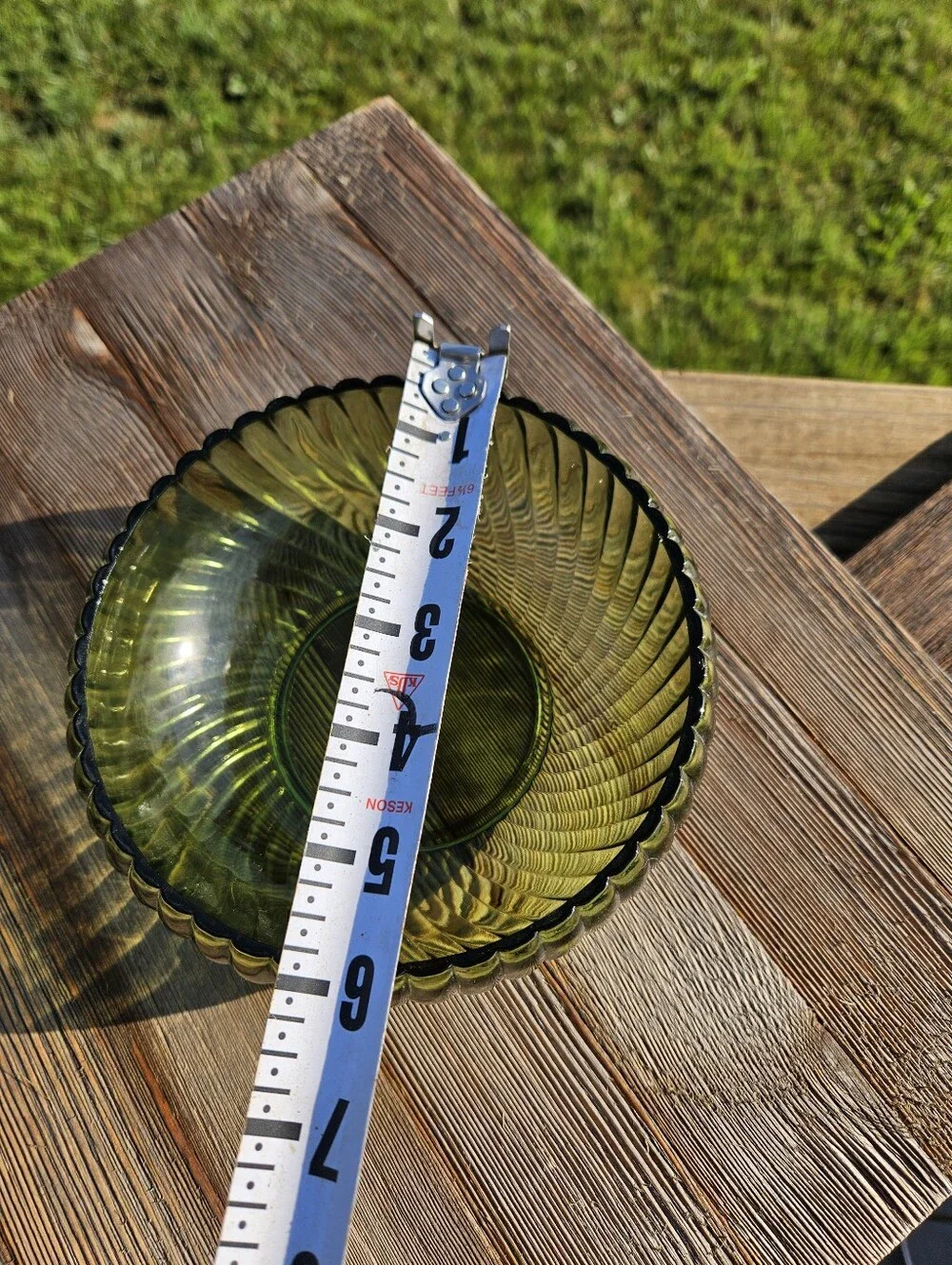 Green glass bowl with vertical ribbed texture #glassbowl #ribbed